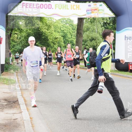 29.06.2025 - hella hamburg halbmarathon MichiJ http://msf.ph/oto/8332457 29.06.2025 10:38:22 Zwischen KM18-KM19 2718, 3654, 5894, 7932, 8117, 8261, 8313, 9869, 10319, 10868, 11733, 13015, 13701, 14562, 15395, 17179, 18811, 19040, 19053 meine-sportfotos.de
