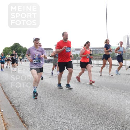 29.06.2025 - hella hamburg halbmarathon Lena Gebhardt http://msf.ph/oto/8332510 29.06.2025 10:37:58 Lombardsbrücke 7696, 1500, 11087, 324, 1577, 5511, 1196, 1394, 1475, 1578, 1742, 1799, 1901, 1966, 1985, 2199, 2640, 2786, 2853, 3230, 3242, 3246, 3633, 3716, 3880, 4414, 4921, 5139, 5300, 5522, 5713, 5875, 6199, 6200, 6243, 6362, 6697, 6821, 6930, 6955, 7118, 7124, 7165, 7244, 7321, 7350, 7552, 7629, 7696, 7914, 8985, 9247, 9288, 9895, 10159, 10506, 10836, 11087, 11543, 12123, 12254, 12472, 12824, 16680, 17798 meine-sportfotos.de