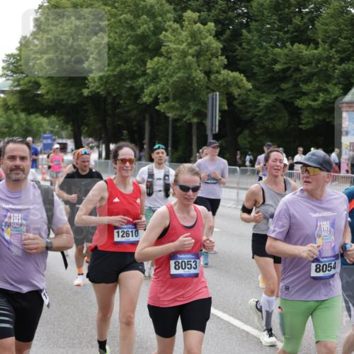 29.06.2025 - hella hamburg halbmarathon Jannik Wohlers http://msf.ph/oto/8332520 29.06.2025 10:40:26 Lombardsbrücke 1075, 1323, 2042, 2173, 2206, 2299, 2858, 3121, 3306, 3432, 3694, 4044, 4234, 4530, 4612, 4774, 4775, 4972, 5753, 6098, 6163, 6289, 6842, 7293, 7956, 8053, 8054, 8429, 8430, 9009, 9237, 9437, 9946, 10166, 10940, 11053, 11686, 12191, 12610, 12692, 12699, 13773, 15154, 15905, 16028, 16297, 16449, 16450, 17233, 17234, 17267, 17879, 19087, 19168 meine-sportfotos.de