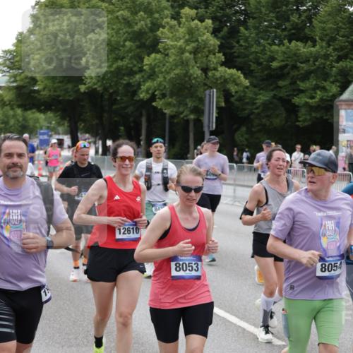 29.06.2025 - hella hamburg halbmarathon Jannik Wohlers http://msf.ph/oto/8332540 29.06.2025 10:40:26 Lombardsbrücke 1075, 1323, 2042, 2173, 2206, 2299, 2858, 3121, 3306, 3432, 3694, 4044, 4234, 4530, 4612, 4774, 4775, 4972, 5753, 6098, 6163, 6289, 6842, 7293, 7956, 8053, 8054, 8429, 8430, 9009, 9237, 9437, 9946, 10166, 10940, 11053, 11686, 12191, 12610, 12692, 12699, 13773, 15154, 15905, 16028, 16297, 16449, 16450, 17233, 17234, 17267, 17879, 19087, 19168 meine-sportfotos.de