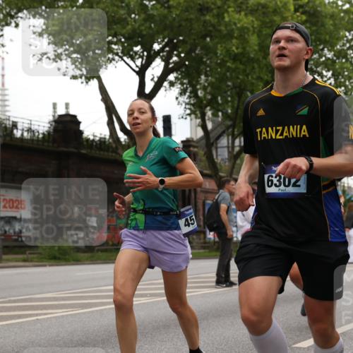 29.06.2025 - hella hamburg halbmarathon Yannick Fuchs http://msf.ph/oto/8332578 29.06.2025 10:51:46 20KM 1611, 2025, 2236, 2606, 2759, 2806, 2883, 2907, 3093, 3141, 3575, 4426, 4467, 4579, 4632, 4833, 5391, 6281, 6302, 6531, 6595, 7138, 7833, 9450, 9485, 10599, 11645, 13465, 14571, 15217, 15229, 16517, 17415, 17455, 17543, 18068, 18501, 18508, 18587, 18762, 18891 meine-sportfotos.de