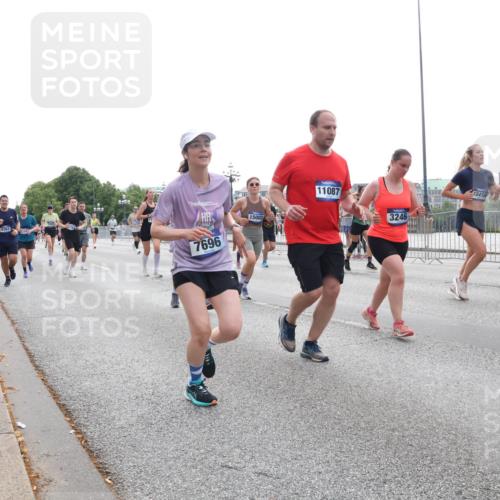 29.06.2025 - hella hamburg halbmarathon Lena Gebhardt http://msf.ph/oto/8332592 29.06.2025 10:37:58 Lombardsbrücke 6362, 15002, 7696, 11087, 3246, 15418, 15511, 1196, 1394, 1475, 1578, 1742, 1799, 1901, 1966, 1985, 2199, 2640, 2786, 2853, 3230, 3242, 3246, 3633, 3716, 3880, 4414, 4921, 5139, 5300, 5522, 5713, 5875, 6199, 6200, 6243, 6362, 6697, 6821, 6930, 6955, 7118, 7124, 7165, 7244, 7321, 7350, 7552, 7629, 7696, 7914, 8985, 9247, 9288, 9895, 10159, 10506, 10836, 11087, 11543, 12123, 12254, 12472, 12824, 16680, 17798 meine-sportfotos.de