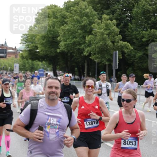 29.06.2025 - hella hamburg halbmarathon Jannik Wohlers http://msf.ph/oto/8332623 29.06.2025 10:40:27 Lombardsbrücke 1075, 1323, 2042, 2173, 2206, 2299, 2858, 3121, 3306, 3432, 3694, 4044, 4234, 4530, 4612, 4774, 4775, 4972, 5753, 6098, 6163, 6289, 6842, 7293, 8053, 8054, 8429, 8430, 9009, 9237, 9437, 9946, 10166, 10940, 11053, 11686, 12191, 12610, 12692, 12699, 13773, 14553, 15154, 15905, 16028, 16297, 16449, 16450, 17233, 17234, 17267, 17879, 19087 meine-sportfotos.de