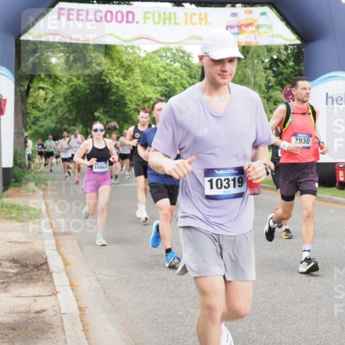 29.06.2025 - hella hamburg halbmarathon MichiJ http://msf.ph/oto/8332632 29.06.2025 10:38:24 Zwischen KM18-KM19 2718, 3654, 5894, 7930, 7932, 8261, 8313, 9959, 10319, 10868, 11733, 13015, 14562, 15395, 15720, 15899, 18811 meine-sportfotos.de
