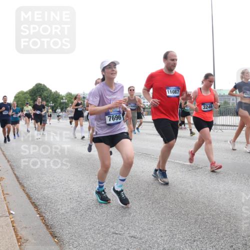 29.06.2025 - hella hamburg halbmarathon Lena Gebhardt http://msf.ph/oto/8332681 29.06.2025 10:37:58 Lombardsbrücke 6362, 7696, 15002, 11087, 3246, 15418, 15511, 1646, 1196, 1394, 1475, 1578, 1742, 1799, 1901, 1966, 1985, 2199, 2640, 2786, 2853, 3230, 3242, 3246, 3633, 3716, 3880, 4414, 4921, 5139, 5300, 5522, 5713, 5875, 6199, 6200, 6243, 6362, 6697, 6821, 6930, 6955, 7118, 7124, 7165, 7244, 7321, 7350, 7552, 7629, 7696, 7914, 8985, 9247, 9288, 9895, 10159, 10506, 10836, 11087, 11543, 12123, 12254, 12472, 12824, 16680, 17798 meine-sportfotos.de