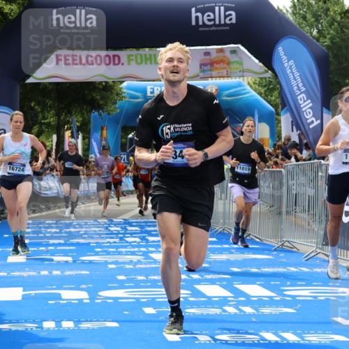 29.06.2025 - hella hamburg halbmarathon Strokosch-Dieckow http://msf.ph/oto/8332711 29.06.2025 10:34:02 Ziel 9345, 9376, 9519, 11019, 11202, 11227, 13066, 13493, 13494, 14448, 15268, 16724, 17751, 17877 meine-sportfotos.de