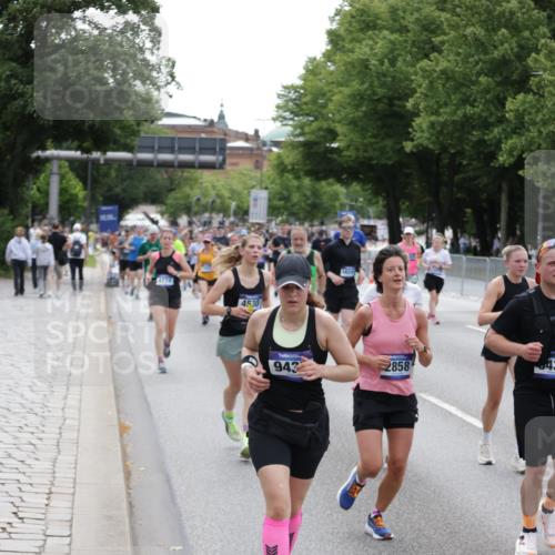29.06.2025 - hella hamburg halbmarathon Jannik Wohlers http://msf.ph/oto/8332733 29.06.2025 10:40:28 Lombardsbrücke 1075, 1323, 2173, 2206, 2299, 2858, 3121, 3306, 3432, 3694, 4044, 4234, 4530, 4612, 4774, 4775, 4972, 5753, 6098, 6163, 6289, 6842, 7293, 8053, 8054, 8429, 8430, 9009, 9237, 9437, 9946, 10644, 10940, 11053, 11686, 12191, 12610, 12692, 12699, 13773, 14553, 15154, 15905, 16028, 16297, 16449, 16450, 17233, 17234, 17267, 17879, 19087 meine-sportfotos.de