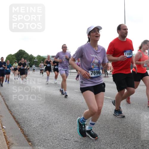 29.06.2025 - hella hamburg halbmarathon Lena Gebhardt http://msf.ph/oto/8332746 29.06.2025 10:37:58 Lombardsbrücke 11457, 11456, 11087, 7696, 1196, 1394, 1475, 1578, 1742, 1799, 1901, 1966, 1985, 2199, 2640, 2786, 2853, 3230, 3242, 3246, 3633, 3716, 3880, 4414, 4921, 5139, 5300, 5522, 5713, 5875, 6199, 6200, 6243, 6362, 6697, 6821, 6930, 6955, 7118, 7124, 7165, 7244, 7321, 7350, 7552, 7629, 7696, 7914, 8985, 9247, 9288, 9895, 10159, 10506, 10836, 11087, 11543, 12123, 12254, 12472, 12824, 16680, 17798 meine-sportfotos.de