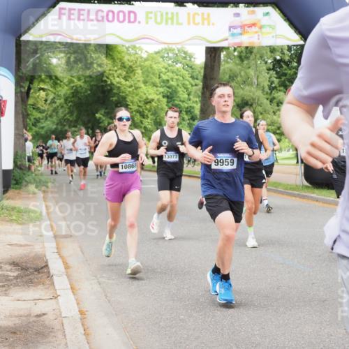 29.06.2025 - hella hamburg halbmarathon MichiJ http://msf.ph/oto/8332762 29.06.2025 10:38:24 Zwischen KM18-KM19 2718, 3654, 5894, 7930, 7932, 8261, 8313, 9959, 10319, 10868, 11733, 13015, 14562, 15395, 15720, 15899, 18811 meine-sportfotos.de