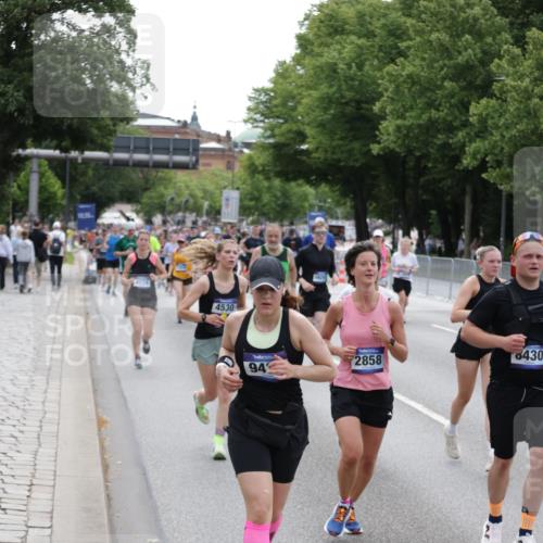 29.06.2025 - hella hamburg halbmarathon Jannik Wohlers http://msf.ph/oto/8332764 29.06.2025 10:40:28 Lombardsbrücke 1075, 1323, 2173, 2206, 2299, 2858, 3121, 3306, 3432, 3694, 4044, 4234, 4530, 4612, 4774, 4775, 4972, 5753, 6098, 6163, 6289, 6842, 7293, 8053, 8054, 8429, 8430, 9009, 9237, 9437, 9946, 10644, 10940, 11053, 11686, 12191, 12610, 12692, 12699, 13773, 14553, 15154, 15905, 16028, 16297, 16449, 16450, 17233, 17234, 17267, 17879, 19087 meine-sportfotos.de