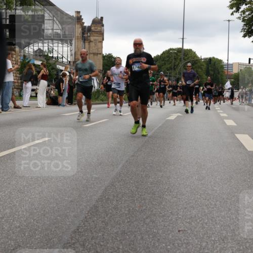 29.06.2025 - hella hamburg halbmarathon Yannick Fuchs http://msf.ph/oto/8332785 29.06.2025 10:51:47 20KM 1611, 2025, 2236, 2606, 2759, 2806, 2883, 2907, 3093, 3141, 3575, 4426, 4467, 4579, 4632, 4833, 5391, 6104, 6281, 6302, 6531, 6595, 7138, 7833, 9450, 9485, 10599, 11645, 13465, 14571, 15217, 15229, 16517, 17405, 17415, 17455, 17543, 18068, 18501, 18508, 18587, 18762, 18891 meine-sportfotos.de