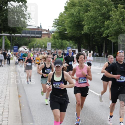 29.06.2025 - hella hamburg halbmarathon Jannik Wohlers http://msf.ph/oto/8332802 29.06.2025 10:40:28 Lombardsbrücke 1075, 1323, 2173, 2206, 2299, 2858, 3121, 3306, 3432, 3694, 4044, 4234, 4530, 4612, 4774, 4775, 4972, 5753, 6098, 6163, 6289, 6842, 7293, 8053, 8054, 8429, 8430, 9009, 9237, 9437, 9946, 10644, 10940, 11053, 11686, 12191, 12610, 12692, 12699, 13773, 14553, 15154, 15905, 16028, 16297, 16449, 16450, 17233, 17234, 17267, 17879, 19087 meine-sportfotos.de