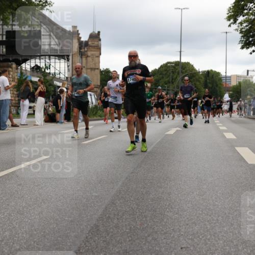 29.06.2025 - hella hamburg halbmarathon Yannick Fuchs http://msf.ph/oto/8332818 29.06.2025 10:51:47 20KM 1611, 2025, 2236, 2606, 2759, 2806, 2883, 2907, 3093, 3141, 3575, 4426, 4467, 4579, 4632, 4833, 5391, 6104, 6281, 6302, 6531, 6595, 7138, 7833, 9450, 9485, 10599, 11645, 13465, 14571, 15217, 15229, 16517, 17405, 17415, 17455, 17543, 18068, 18501, 18508, 18587, 18762, 18891 meine-sportfotos.de