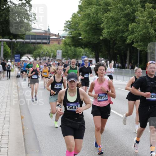 29.06.2025 - hella hamburg halbmarathon Jannik Wohlers http://msf.ph/oto/8332838 29.06.2025 10:40:28 Lombardsbrücke 1075, 1323, 2173, 2206, 2299, 2858, 3121, 3306, 3432, 3694, 4044, 4234, 4530, 4612, 4774, 4775, 4972, 5753, 6098, 6163, 6289, 6842, 7293, 8053, 8054, 8429, 8430, 9009, 9237, 9437, 9946, 10644, 10940, 11053, 11686, 12191, 12610, 12692, 12699, 13773, 14553, 15154, 15905, 16028, 16297, 16449, 16450, 17233, 17234, 17267, 17879, 19087 meine-sportfotos.de