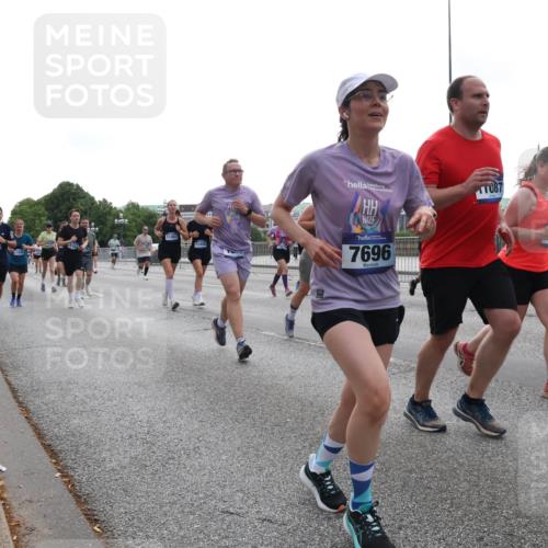 29.06.2025 - hella hamburg halbmarathon Lena Gebhardt http://msf.ph/oto/8332847 29.06.2025 10:37:59 Lombardsbrücke 6362, 11457, 11456, 20, 7696, 087, 5511, 1196, 1394, 1457, 1475, 1578, 1742, 1799, 1901, 1966, 1985, 2199, 2786, 2853, 3230, 3242, 3246, 3633, 3716, 3880, 4414, 4921, 5139, 5300, 5522, 5713, 5875, 6199, 6200, 6243, 6362, 6697, 6751, 6930, 6955, 7118, 7124, 7165, 7244, 7321, 7350, 7552, 7629, 7696, 7914, 8985, 9247, 9288, 9895, 10159, 10506, 10836, 11087, 11543, 12123, 12254, 12472, 12824, 16680, 17798 meine-sportfotos.de