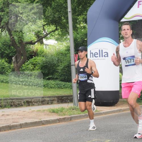 29.06.2025 - hella hamburg halbmarathon KatJ http://msf.ph/oto/8332866 29.06.2025 10:17:31 Zwischen KM18-KM19 1577 meine-sportfotos.de