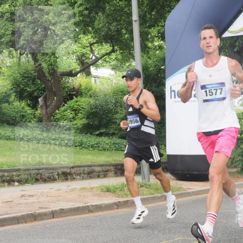 29.06.2025 - hella hamburg halbmarathon KatJ http://msf.ph/oto/8332898 29.06.2025 10:17:32 Zwischen KM18-KM19 1577 meine-sportfotos.de