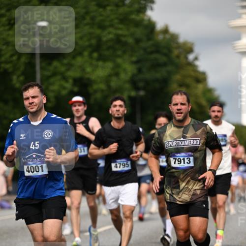29.06.2025 - hella hamburg halbmarathon Dr. Thomas Lammeyer http://msf.ph/oto/8332923 29.06.2025 10:17:45 Kennedybrücke 1194, 1747, 1939, 2055, 2359, 2721, 2891, 2904, 4001, 4032, 4795, 4962, 5631, 5719, 6207, 7460, 7462, 7913, 8673, 9141, 9612, 9631, 9886, 10442, 10443 meine-sportfotos.de