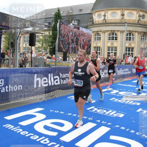 29.06.2025 - hella hamburg halbmarathon Michael Strokosch http://msf.ph/oto/8332932 29.06.2025 10:50:04 Ziel 1216, 1321, 2020, 3692, 3852, 7100, 7657, 8454, 9031, 9213, 9303, 12271, 12733, 13225, 13758, 16403, 16716, 16732, 18884, 19112 meine-sportfotos.de
