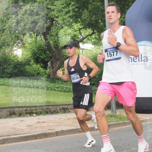 29.06.2025 - hella hamburg halbmarathon KatJ http://msf.ph/oto/8332950 29.06.2025 10:17:32 Zwischen KM18-KM19 1577 meine-sportfotos.de