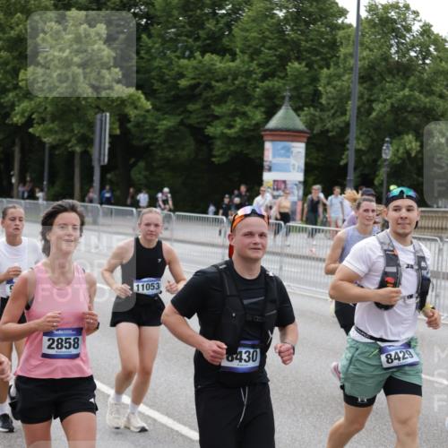29.06.2025 - hella hamburg halbmarathon Jannik Wohlers http://msf.ph/oto/8332979 29.06.2025 10:40:29 Lombardsbrücke 1075, 1323, 2173, 2299, 2858, 3121, 3306, 3432, 3694, 4044, 4234, 4530, 4774, 4775, 4972, 5753, 6098, 6163, 6289, 6842, 7293, 8053, 8054, 8429, 8430, 9009, 9237, 9437, 9946, 10644, 10940, 11053, 11686, 12191, 12610, 12692, 12699, 13773, 14553, 16028, 16297, 16449, 16450, 17233, 17234, 17267, 17879, 19087 meine-sportfotos.de