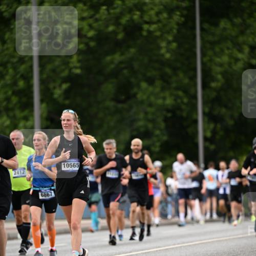 29.06.2025 - hella hamburg halbmarathon Dr. Thomas Lammeyer http://msf.ph/oto/8332986 29.06.2025 10:39:49 Kennedybrücke 2198, 2412, 2787, 2827, 3170, 3828, 3958, 4333, 4696, 4703, 4965, 5147, 6029, 6189, 6365, 6397, 6471, 6867, 8249, 8296, 8567, 9470, 9803, 9819, 10360, 10565, 10652, 11233, 11359 meine-sportfotos.de