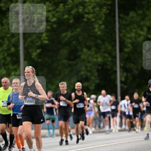 29.06.2025 - hella hamburg halbmarathon Dr. Thomas Lammeyer http://msf.ph/oto/8333024 29.06.2025 10:39:49 Kennedybrücke 2198, 2412, 2787, 2827, 3170, 3828, 3958, 4333, 4696, 4703, 4965, 5147, 6029, 6189, 6365, 6397, 6471, 6867, 8249, 8296, 8567, 9470, 9803, 9819, 10360, 10565, 10652, 11233, 11359 meine-sportfotos.de