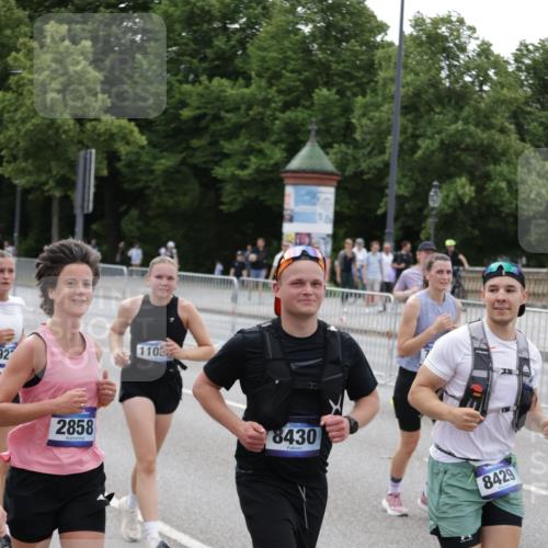 29.06.2025 - hella hamburg halbmarathon Jannik Wohlers http://msf.ph/oto/8333046 29.06.2025 10:40:29 Lombardsbrücke 1075, 1323, 2173, 2299, 2858, 3121, 3306, 3432, 3694, 4044, 4234, 4530, 4774, 4775, 4972, 5753, 6098, 6163, 6289, 6842, 7293, 8053, 8054, 8429, 8430, 9009, 9237, 9437, 9946, 10644, 10940, 11053, 11686, 12191, 12610, 12692, 12699, 13773, 14553, 16028, 16297, 16449, 16450, 17233, 17234, 17267, 17879, 19087 meine-sportfotos.de