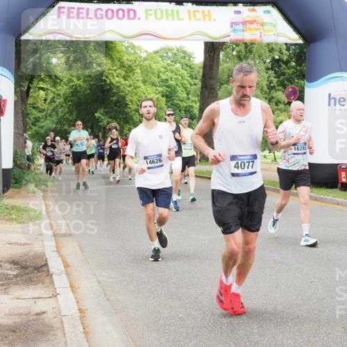 29.06.2025 - hella hamburg halbmarathon MichiJ http://msf.ph/oto/8333061 29.06.2025 10:38:29 Zwischen KM18-KM19 2670, 4077, 5600, 7930, 7932, 8989, 9959, 10868, 11733, 13015, 13073, 13976, 14458, 14626, 15720, 15899, 16291 meine-sportfotos.de