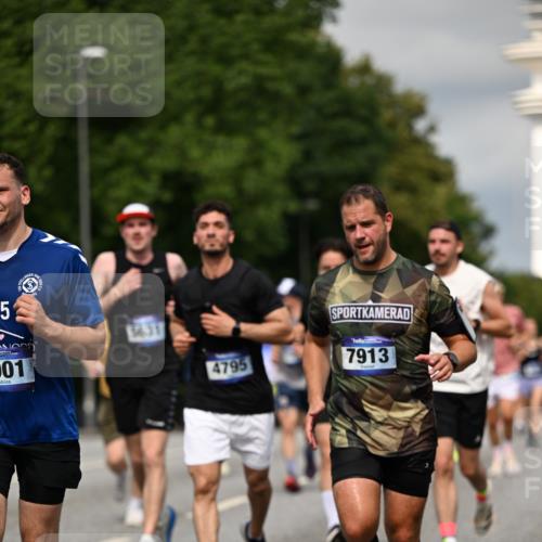 29.06.2025 - hella hamburg halbmarathon Dr. Thomas Lammeyer http://msf.ph/oto/8333094 29.06.2025 10:17:46 Kennedybrücke 1194, 1747, 1939, 2055, 2359, 2721, 2891, 2904, 4001, 4032, 4795, 4962, 5631, 5719, 6207, 7460, 7462, 7913, 8673, 9141, 9612, 9631, 9886, 10442, 10443 meine-sportfotos.de