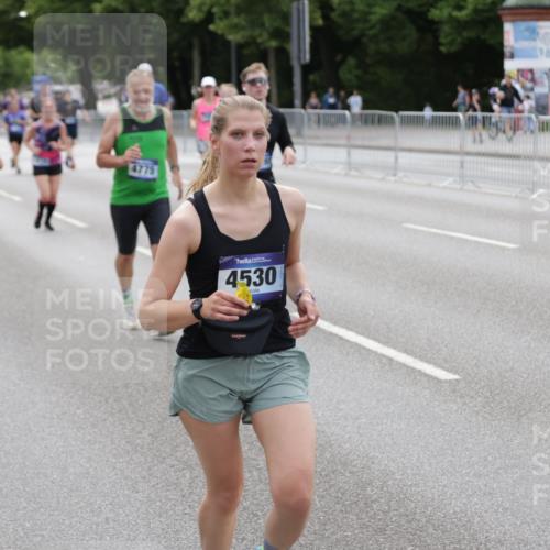 29.06.2025 - hella hamburg halbmarathon Jannik Wohlers http://msf.ph/oto/8333124 29.06.2025 10:40:31 Lombardsbrücke 1075, 1317, 1323, 2299, 2858, 3121, 3306, 3432, 3694, 4234, 4530, 4774, 4775, 4972, 5549, 5753, 6098, 6289, 6842, 7293, 7829, 8053, 8054, 8429, 8430, 9009, 9237, 9437, 9946, 10644, 10940, 11053, 11686, 11759, 12191, 12610, 12692, 12699, 13773, 14553, 14776, 16028, 16297, 16449, 16450, 16802, 17233, 17234, 17267, 17879, 18142, 19087 meine-sportfotos.de