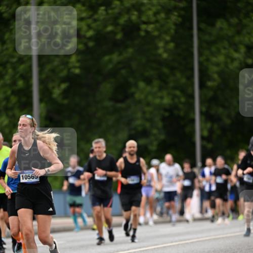 29.06.2025 - hella hamburg halbmarathon Dr. Thomas Lammeyer http://msf.ph/oto/8333162 29.06.2025 10:39:50 Kennedybrücke 2198, 2412, 2787, 2827, 3170, 3828, 3958, 4333, 4413, 4696, 4703, 4965, 5147, 6029, 6189, 6365, 6397, 6471, 6867, 8249, 8296, 8567, 9470, 9803, 9819, 10360, 10565, 10652, 11233, 11359 meine-sportfotos.de