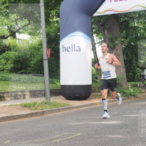 29.06.2025 - hella hamburg halbmarathon KatJ http://msf.ph/oto/8333207 29.06.2025 10:17:34 Zwischen KM18-KM19 1577 meine-sportfotos.de