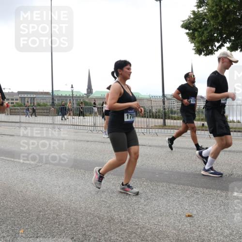 29.06.2025 - hella hamburg halbmarathon Lena Gebhardt http://msf.ph/oto/8333232 29.06.2025 10:47:34 Lombardsbrücke 14441, 170, 1554, 1045, 1246, 1434, 1463, 1523, 1607, 1618, 1639, 1704, 1926, 2148, 2407, 2491, 2537, 2545, 2555, 2704, 2790, 2882, 2994, 3049, 3339, 4037, 4184, 4325, 4423, 4483, 4806, 4895, 4974, 4975, 5621, 5622, 5895, 6255, 6256, 6879, 6995, 7403, 7427, 7430, 7431, 7630, 7631, 7970, 8105, 8131, 8270, 8310, 8550, 8706, 8915, 8953, 9018, 9687, 9696, 9697, 10658, 10991, 11351, 11458, 11730, 11738, 11802, 11909, 12431 meine-sportfotos.de