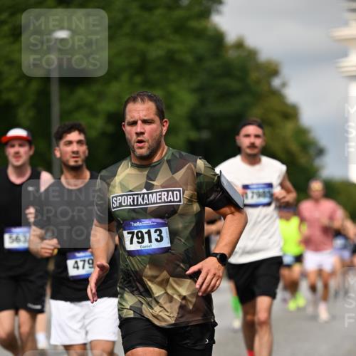 29.06.2025 - hella hamburg halbmarathon Dr. Thomas Lammeyer http://msf.ph/oto/8333293 29.06.2025 10:17:47 Kennedybrücke 1194, 1747, 1939, 2359, 2721, 2891, 2904, 4001, 4032, 4795, 4962, 5631, 5719, 6207, 7462, 7913, 8673, 9141, 9612, 9631, 9886, 10442, 10443 meine-sportfotos.de