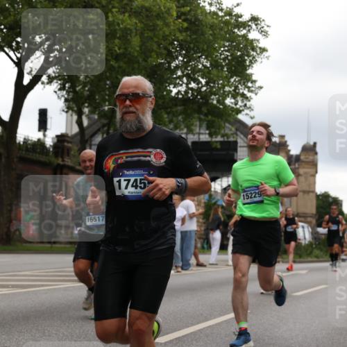 29.06.2025 - hella hamburg halbmarathon Yannick Fuchs http://msf.ph/oto/8333320 29.06.2025 10:51:49 20KM 1611, 2025, 2488, 2606, 2759, 2806, 2840, 2883, 2907, 3093, 3141, 3859, 4426, 4467, 4502, 4579, 4632, 4833, 5926, 6104, 6281, 6302, 6531, 6595, 7138, 7189, 7833, 8585, 9316, 9450, 9485, 10599, 10788, 11645, 13465, 13816, 14571, 15217, 15229, 16517, 16531, 17405, 17415, 17455, 17543, 18068, 18492, 18501, 18508, 18587, 18762, 18891 meine-sportfotos.de