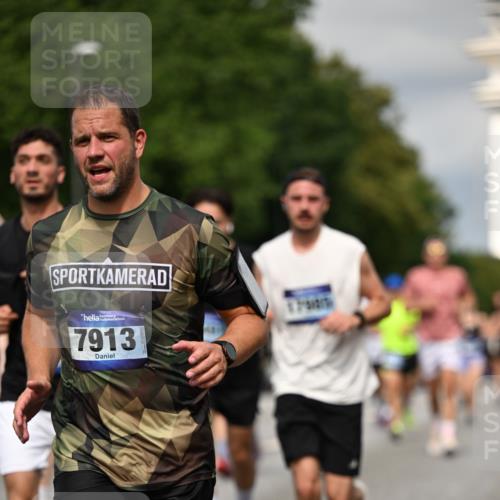 29.06.2025 - hella hamburg halbmarathon Dr. Thomas Lammeyer http://msf.ph/oto/8333357 29.06.2025 10:17:47 Kennedybrücke 1194, 1747, 1939, 2359, 2721, 2891, 2904, 4001, 4032, 4795, 4962, 5631, 5719, 6207, 7462, 7913, 8673, 9141, 9612, 9631, 9886, 10442, 10443 meine-sportfotos.de