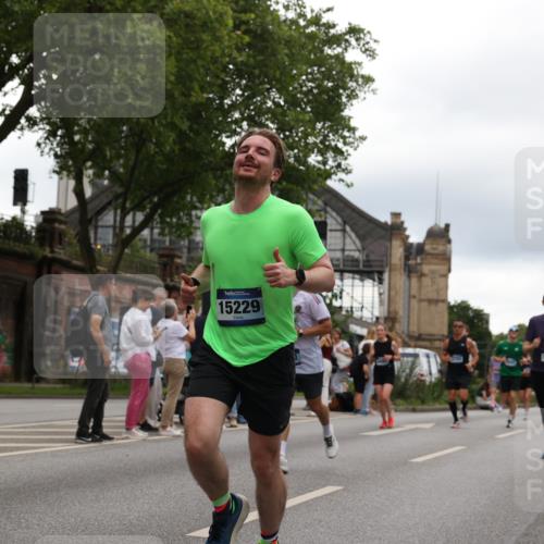29.06.2025 - hella hamburg halbmarathon Yannick Fuchs http://msf.ph/oto/8333437 29.06.2025 10:51:50 20KM 1611, 2025, 2488, 2606, 2759, 2806, 2840, 2883, 2907, 3093, 3141, 3859, 4426, 4467, 4502, 4579, 4632, 4833, 5341, 5926, 6104, 6281, 6302, 6531, 6595, 7138, 7189, 7833, 8322, 8585, 9316, 9485, 10599, 10788, 11645, 13465, 13816, 14571, 15217, 15229, 16517, 16531, 17405, 17415, 17455, 17543, 18068, 18180, 18492, 18501, 18587, 18762, 18891 meine-sportfotos.de
