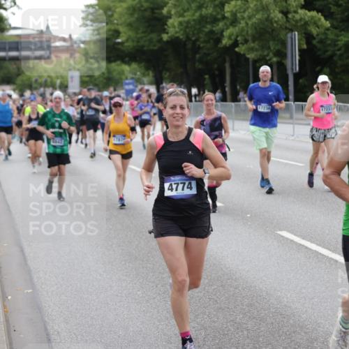 29.06.2025 - hella hamburg halbmarathon Jannik Wohlers http://msf.ph/oto/8333442 29.06.2025 10:40:33 Lombardsbrücke 1075, 1317, 2299, 2858, 3121, 3432, 3694, 4234, 4530, 4638, 4774, 4775, 5086, 5549, 5753, 6098, 6289, 6842, 7293, 7829, 8053, 8054, 8429, 8430, 8769, 9009, 9237, 9437, 10269, 10644, 11053, 11686, 11759, 12191, 12610, 12692, 12699, 14553, 14776, 16028, 16297, 16449, 16450, 16802, 17233, 17234, 17872, 17879, 18142, 18844, 19087 meine-sportfotos.de