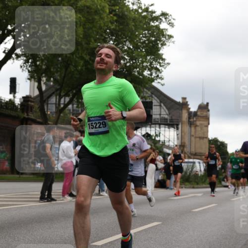 29.06.2025 - hella hamburg halbmarathon Yannick Fuchs http://msf.ph/oto/8333469 29.06.2025 10:51:50 20KM 1611, 2025, 2488, 2606, 2759, 2806, 2840, 2883, 2907, 3093, 3141, 3859, 4426, 4467, 4502, 4579, 4632, 4833, 5341, 5926, 6104, 6281, 6302, 6531, 6595, 7138, 7189, 7833, 8322, 8585, 9316, 9485, 10599, 10788, 11645, 13465, 13816, 14571, 15217, 15229, 16517, 16531, 17405, 17415, 17455, 17543, 18068, 18180, 18492, 18501, 18587, 18762, 18891 meine-sportfotos.de