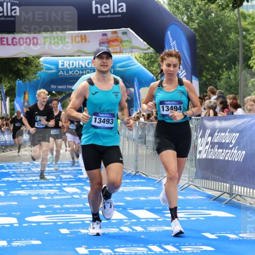 29.06.2025 - hella hamburg halbmarathon Strokosch-Dieckow http://msf.ph/oto/8333485 29.06.2025 10:33:59 Ziel 9345, 9519, 11019, 11202, 11227, 13066, 13493, 13494, 14448, 15268, 15500, 16724, 17877 meine-sportfotos.de