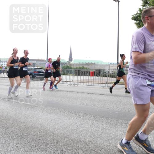 29.06.2025 - hella hamburg halbmarathon Lena Gebhardt http://msf.ph/oto/8333528 29.06.2025 10:38:00 Lombardsbrücke 11457, 11456, 1196, 1394, 1457, 1475, 1578, 1596, 1742, 1799, 1901, 1966, 1985, 2199, 2498, 2786, 2853, 3230, 3242, 3246, 3633, 3716, 3880, 4414, 4921, 5139, 5300, 5522, 5713, 5875, 6199, 6200, 6243, 6362, 6697, 6751, 6930, 7118, 7124, 7165, 7244, 7321, 7350, 7552, 7629, 7696, 7914, 8985, 9247, 9288, 9895, 10159, 10506, 10836, 11087, 11543, 12123, 12254, 12472, 12824, 16680, 17798 meine-sportfotos.de