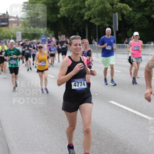 29.06.2025 - hella hamburg halbmarathon Jannik Wohlers http://msf.ph/oto/8333558 29.06.2025 10:40:33 Lombardsbrücke 1075, 1317, 2299, 2858, 3121, 3432, 3694, 4234, 4530, 4638, 4774, 4775, 5086, 5549, 5753, 6098, 6289, 6842, 7293, 7829, 8053, 8054, 8429, 8430, 8769, 9009, 9237, 9437, 10269, 10644, 11053, 11686, 11759, 12191, 12610, 12692, 12699, 14553, 14776, 16028, 16297, 16449, 16450, 16802, 17233, 17234, 17872, 17879, 18142, 18844, 19087 meine-sportfotos.de