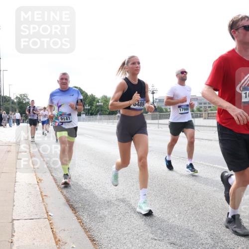 29.06.2025 - hella hamburg halbmarathon Lena Gebhardt http://msf.ph/oto/8333566 29.06.2025 10:13:15 Lombardsbrücke 9141, 489, 17988, 16437, 1007, 1020, 1051, 1747, 1859, 2942, 2961, 3218, 3360, 3728, 3729, 4187, 4532, 4950, 5546, 6207, 6489, 6724, 7346, 7446, 7447, 7460, 7873, 8398, 8405, 8913, 9141, 9527, 9612, 10067, 10402, 11025, 11720, 12492, 13331, 13928, 14404, 15531, 15922, 16030, 16255, 16323, 16437, 17061, 17474, 17699, 17988, 18048, 18222, 18320, 18530, 18732 meine-sportfotos.de
