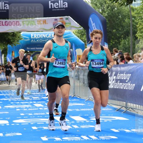 29.06.2025 - hella hamburg halbmarathon Strokosch-Dieckow http://msf.ph/oto/8333585 29.06.2025 10:34:00 Ziel 9345, 9376, 9519, 11019, 11202, 11227, 13066, 13493, 13494, 14448, 15268, 15500, 16724, 17751, 17877 meine-sportfotos.de