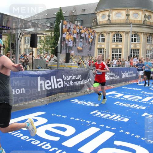 29.06.2025 - hella hamburg halbmarathon Michael Strokosch http://msf.ph/oto/8333589 29.06.2025 10:50:10 Ziel 1216, 1321, 1507, 2020, 3296, 3562, 7176, 8313, 9031, 9303, 9965, 12203, 12235, 13282, 14257, 16403, 18228, 18657, 18658, 18884 meine-sportfotos.de