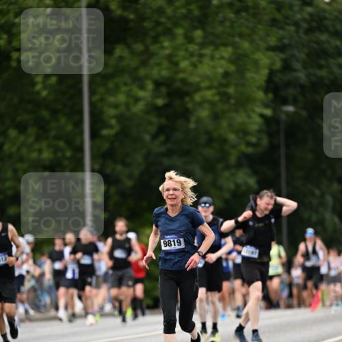 29.06.2025 - hella hamburg halbmarathon Dr. Thomas Lammeyer http://msf.ph/oto/8333610 29.06.2025 10:39:51 Kennedybrücke 2198, 2412, 2787, 2827, 3828, 3958, 4413, 4703, 4965, 5147, 6029, 6189, 6365, 6397, 6471, 6867, 8296, 8567, 8947, 9470, 9803, 9819, 10360, 10565, 10652, 11198, 11233, 11359 meine-sportfotos.de