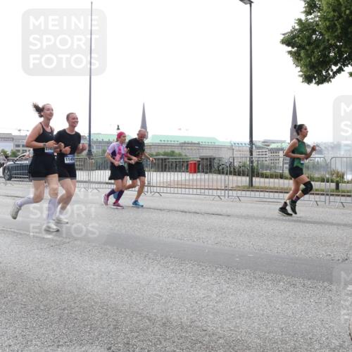 29.06.2025 - hella hamburg halbmarathon Lena Gebhardt http://msf.ph/oto/8333632 29.06.2025 10:38:00 Lombardsbrücke 1431, 1196, 1394, 1457, 1475, 1578, 1596, 1742, 1799, 1901, 1966, 1985, 2199, 2498, 2786, 2853, 3230, 3242, 3246, 3633, 3716, 3880, 4414, 4921, 5139, 5300, 5522, 5713, 5875, 6199, 6200, 6243, 6362, 6697, 6751, 6930, 7118, 7124, 7165, 7244, 7321, 7350, 7552, 7629, 7696, 7914, 8985, 9247, 9288, 9895, 10159, 10506, 10836, 11087, 11543, 12123, 12254, 12472, 12824, 16680, 17798 meine-sportfotos.de