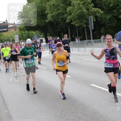 29.06.2025 - hella hamburg halbmarathon Jannik Wohlers http://msf.ph/oto/8333652 29.06.2025 10:40:35 Lombardsbrücke 1317, 2299, 2858, 3694, 4234, 4530, 4638, 4774, 4775, 5086, 5225, 5549, 5753, 6098, 6289, 6474, 6842, 7293, 7661, 7829, 8429, 8430, 8769, 9009, 9237, 9437, 9962, 10269, 10407, 10644, 10835, 11053, 11686, 11759, 12191, 12610, 13778, 13848, 14553, 14776, 15953, 16028, 16297, 16449, 16450, 16454, 16802, 16981, 17233, 17234, 17872, 17879, 18142, 18494, 18580, 18844, 19087 meine-sportfotos.de