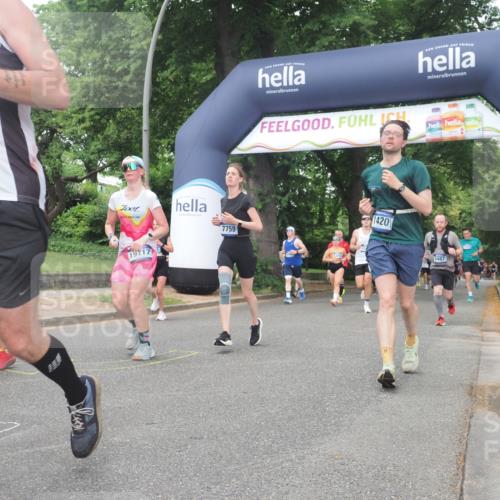 29.06.2025 - hella hamburg halbmarathon KatJ http://msf.ph/oto/8333678 29.06.2025 10:47:29 Zwischen KM18-KM19 1364, 1420, 2391, 4592, 5839, 6201, 6487, 7759, 8191, 8662 meine-sportfotos.de